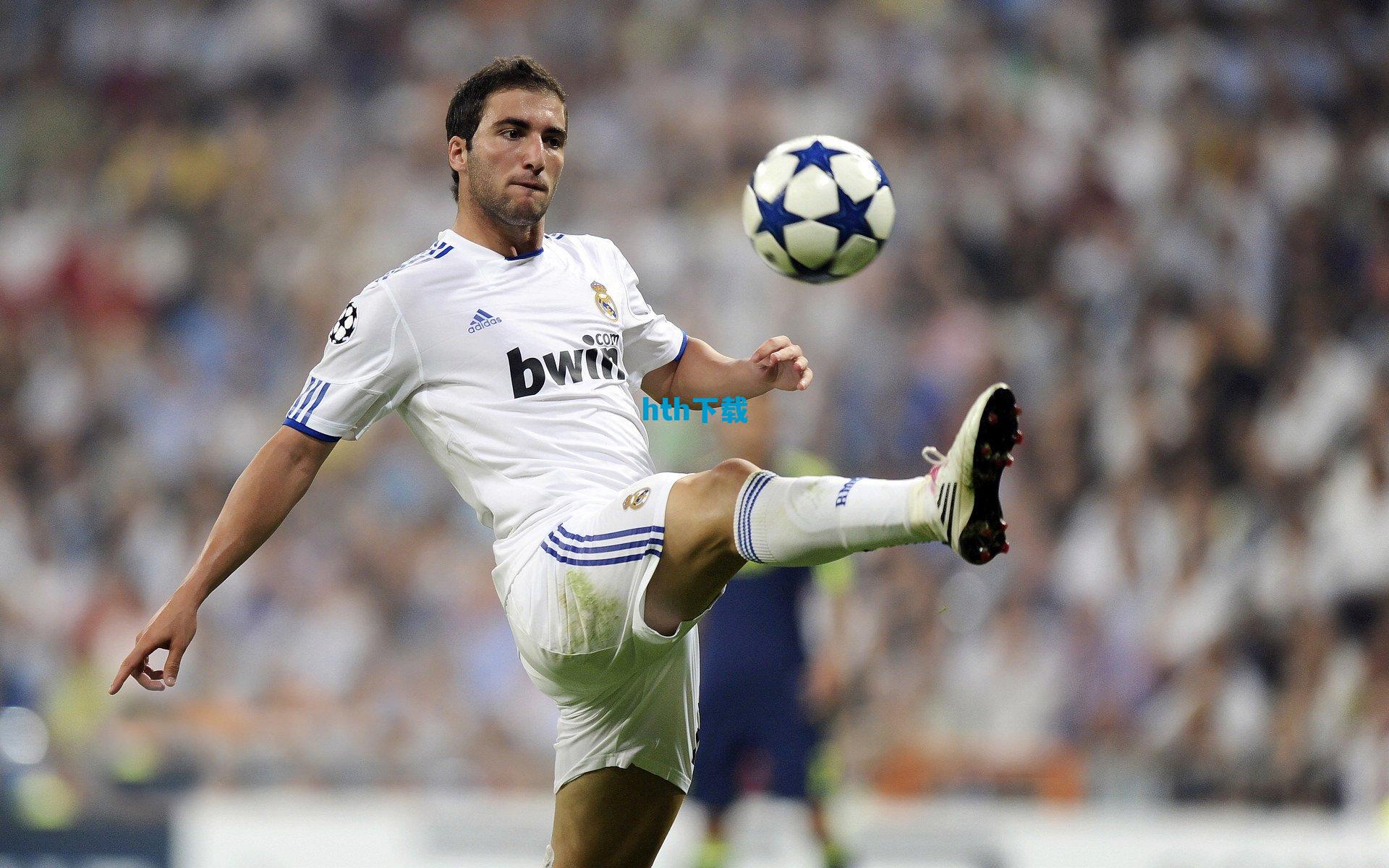 利物浦危机加剧！主帅斯洛特或48小时内下课，115亿欧元锋线双星面临清洗